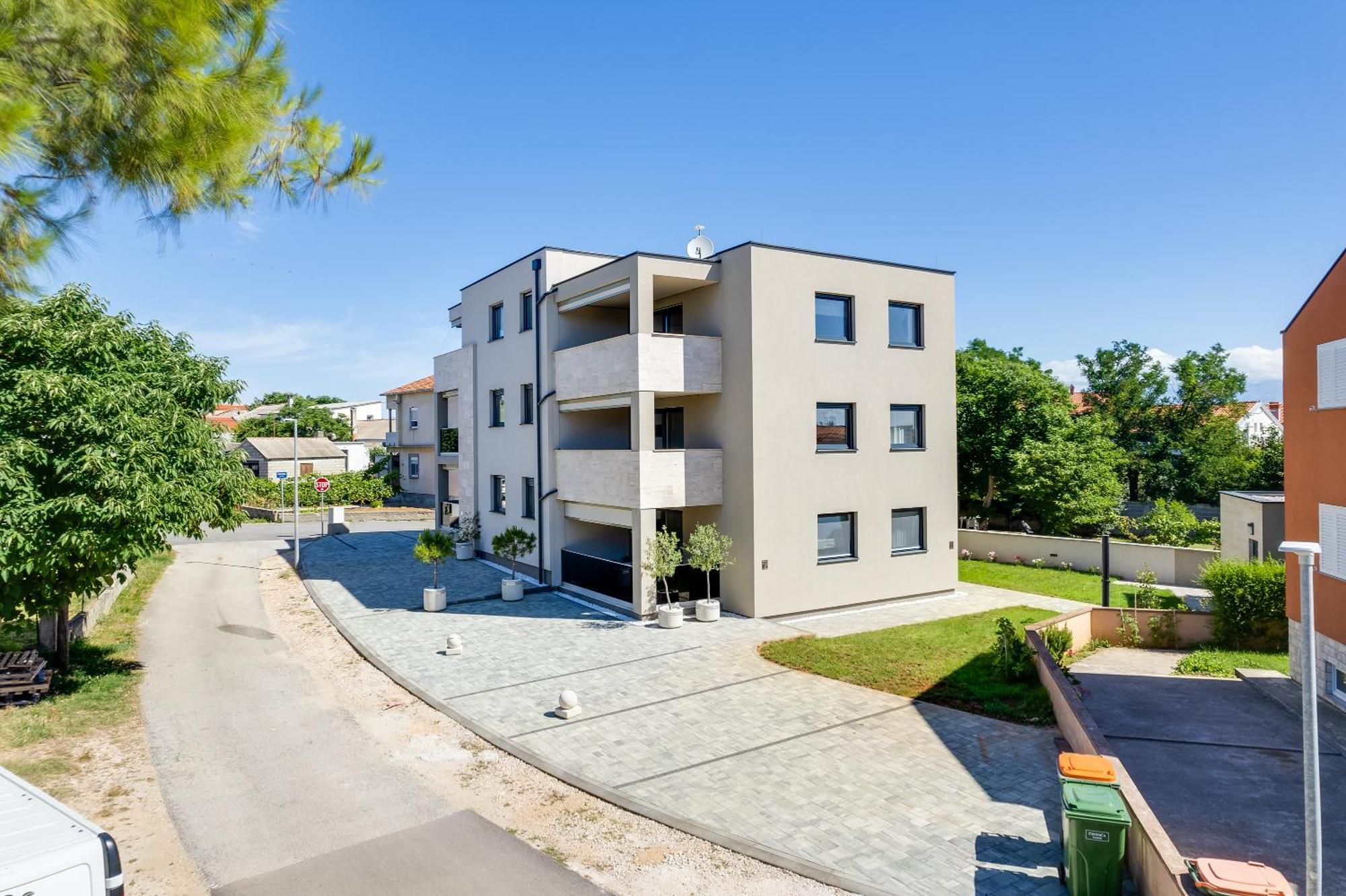 Salt Bloom Apartments Nin Exterior photo
