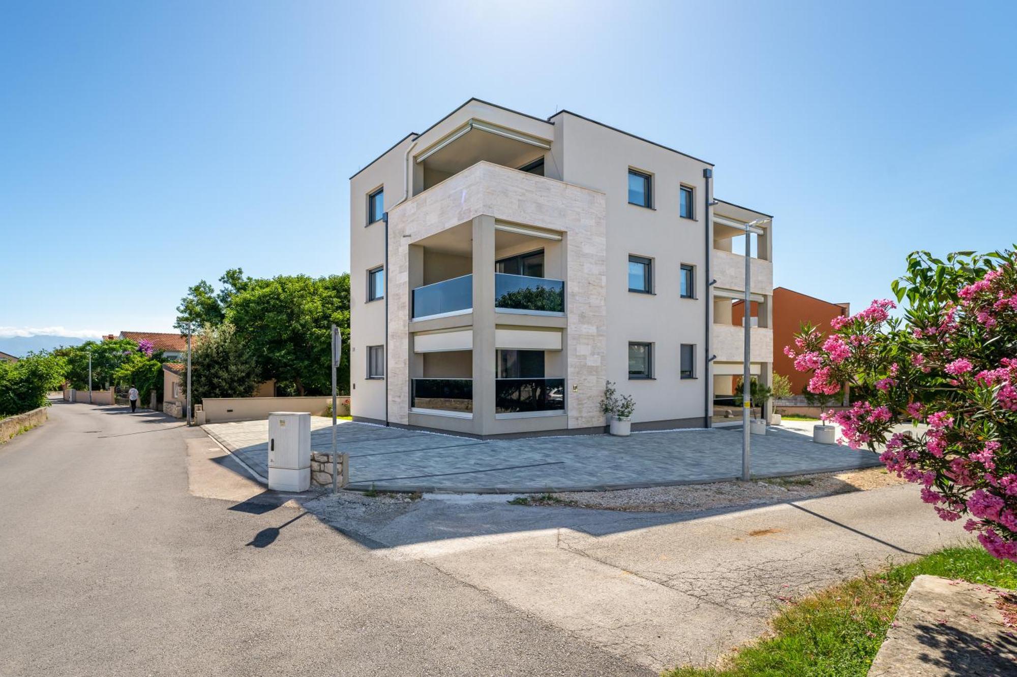 Salt Bloom Apartments Nin Exterior photo