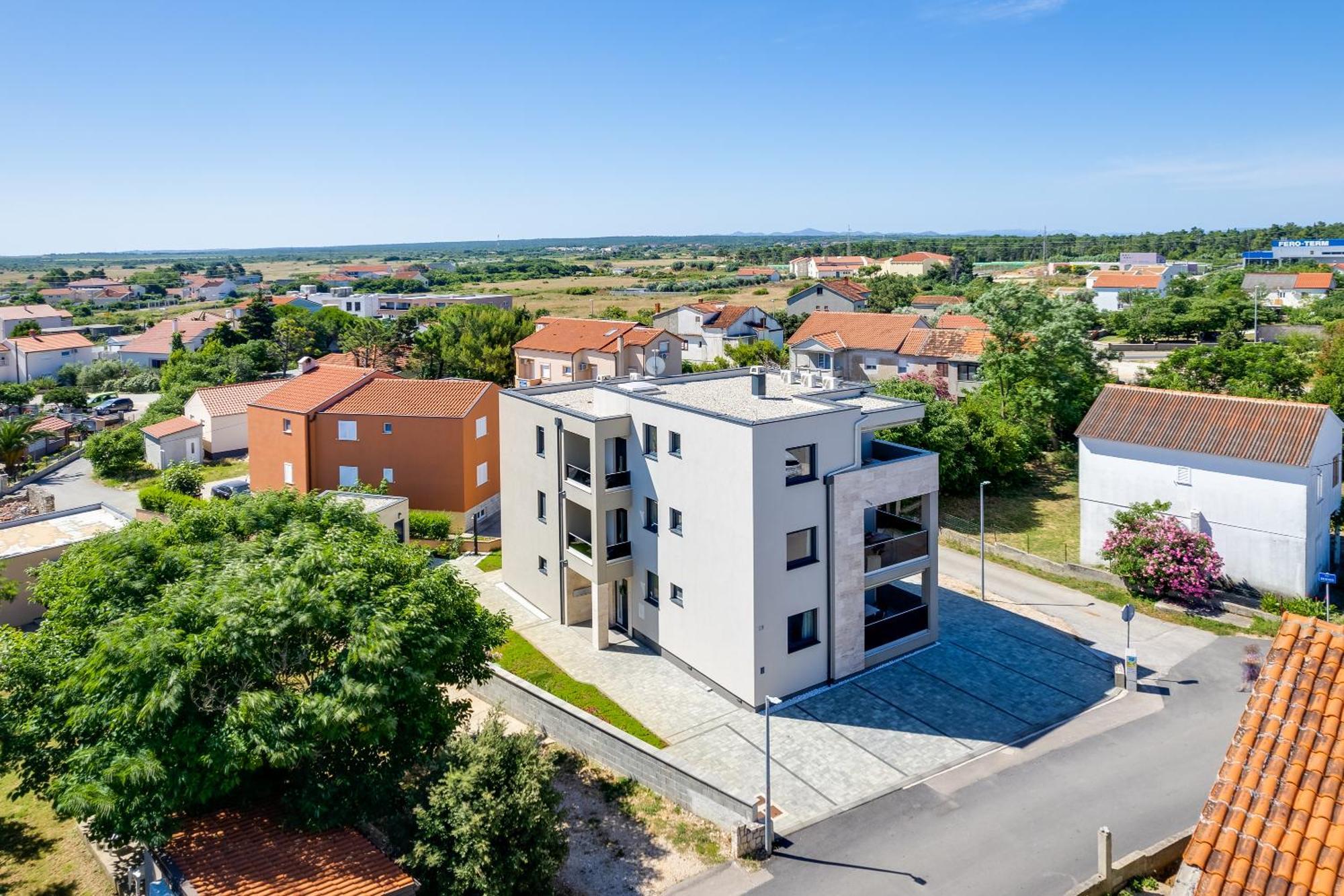 Salt Bloom Apartments Nin Exterior photo